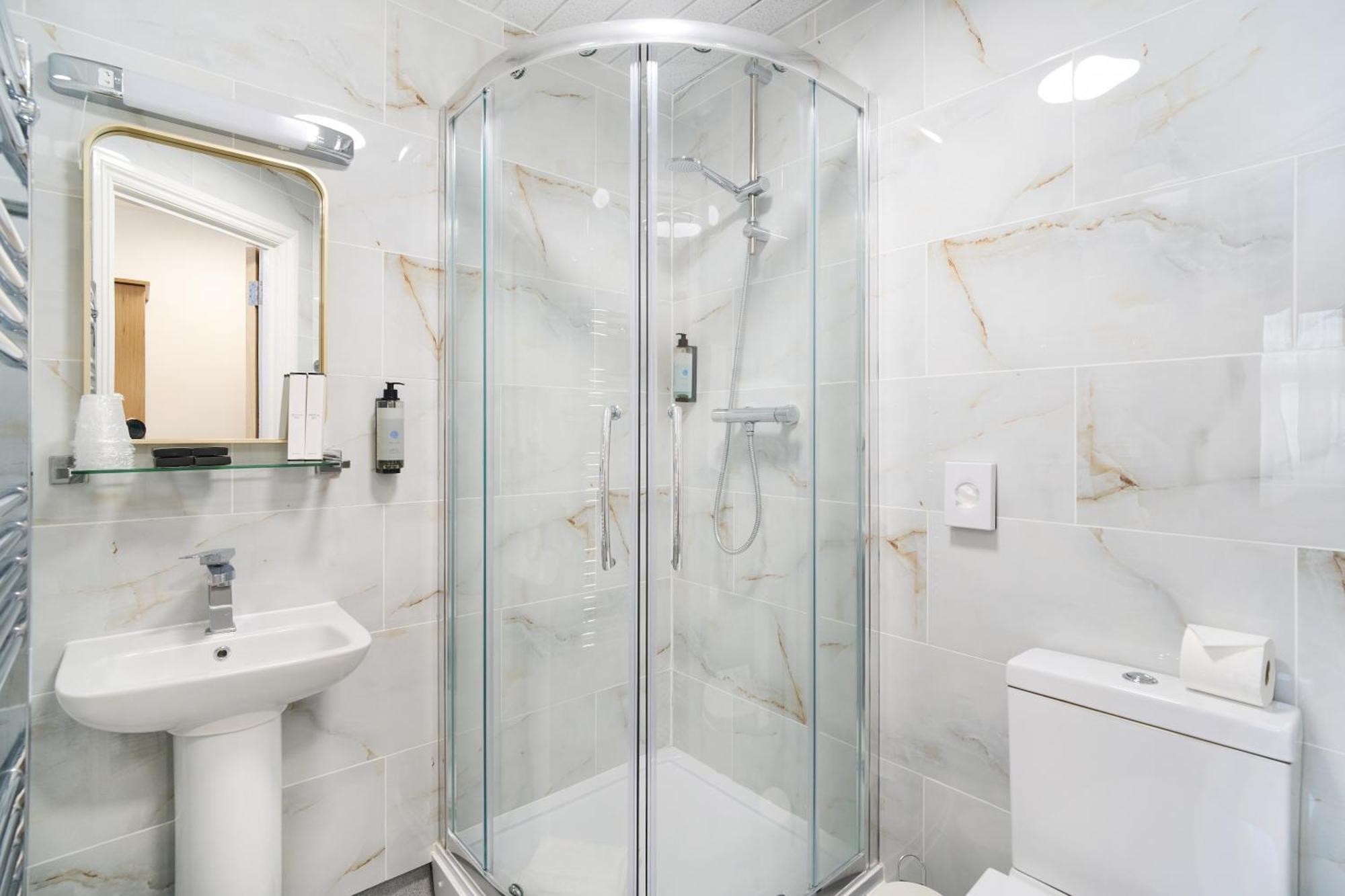 אילפורד Best Western Greater London מראה חיצוני תמונה